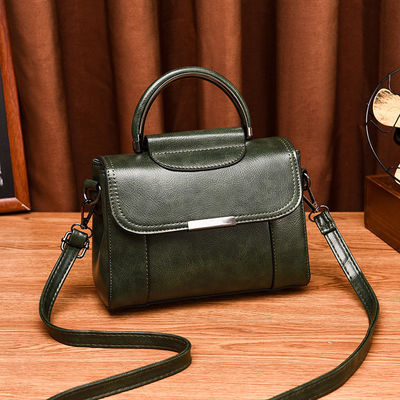 Materiale principale Borsa classica a frizione in PU semplice a colori solidi