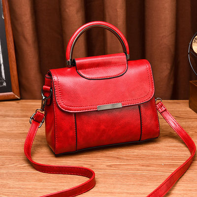 Materiale principale Borsa classica a frizione in PU semplice a colori solidi