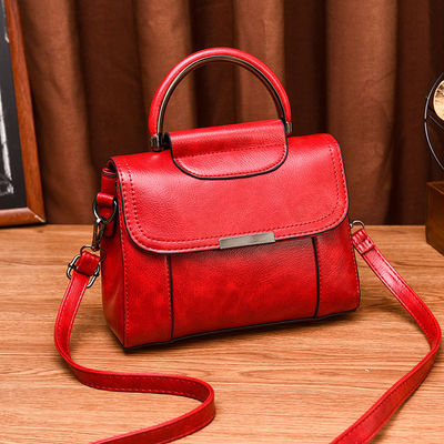 Materiale principale Borsa classica a frizione in PU semplice a colori solidi