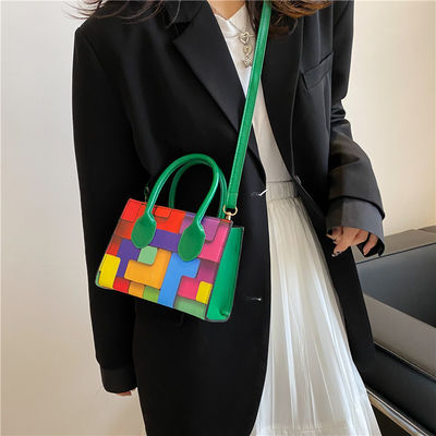 Borsa da spalla di moda per donne di forma quadrata e con cuciture a due colori per tutte le stagioni