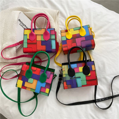 Borsa da spalla di moda per donne di forma quadrata e con cuciture a due colori per tutte le stagioni
