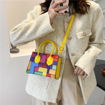 Borsa da spalla di moda per donne di forma quadrata e con cuciture a due colori per tutte le stagioni