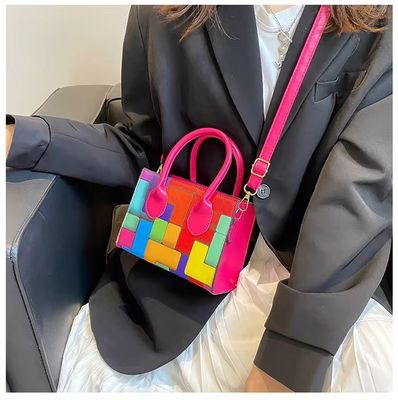 Borsa da spalla di moda per donne di forma quadrata e con cuciture a due colori per tutte le stagioni