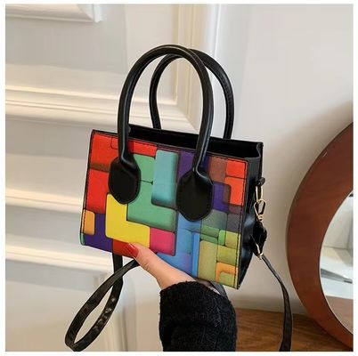 Borsa da spalla di moda per donne di forma quadrata e con cuciture a due colori per tutte le stagioni