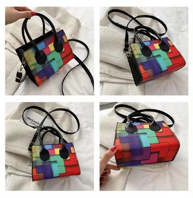 Borsa da spalla di moda per donne di forma quadrata e con cuciture a due colori per tutte le stagioni