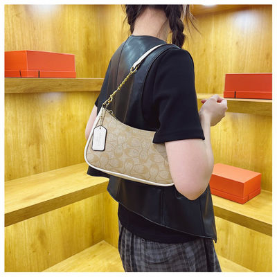 Borse in pelle per donne impermeabili e colore personalizzato in collezione estiva di tendenza