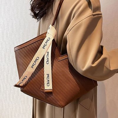 Stili Tote Bag per studenti con materiale di rivestimento in cashmere e decorazione del lucchetto