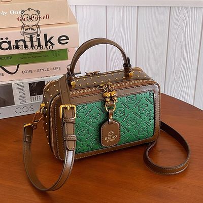 PU Retro Borsa in rilievo piccola quadrata con una lunga cintura per la spalla