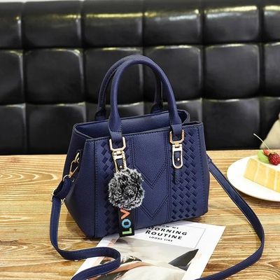 Elegante borsa da spalla in pelle vera con disegno di animazione e decorazione dei pulsanti