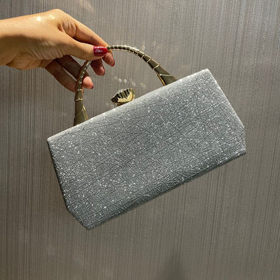 Vintage Style Borsa da mano femminile Hasp adornata con Designer Highlight Sequins Tendenza in pelle