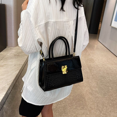 2023 Direct Casual Tote per donne Borsa da mano in pelle di grandi dimensioni e borsa da spalla di design
