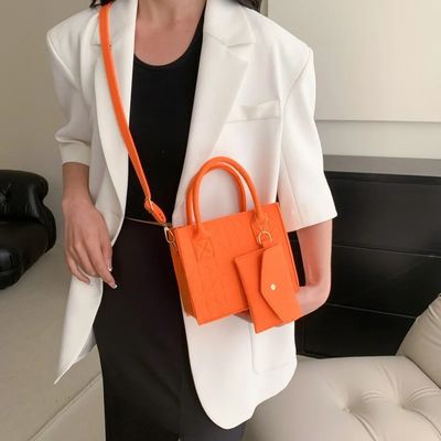Borsa da spalla in feltro di stile vintage per donne eleganti in materiale leggero