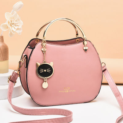 Borsa da mano da donna alla moda con spalla singola con ciondolo per gatti e chiusura a cerniera