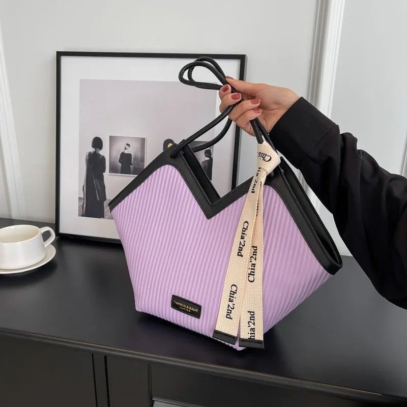 Stili Tote Bag per studenti con materiale di rivestimento in cashmere e decorazione del lucchetto