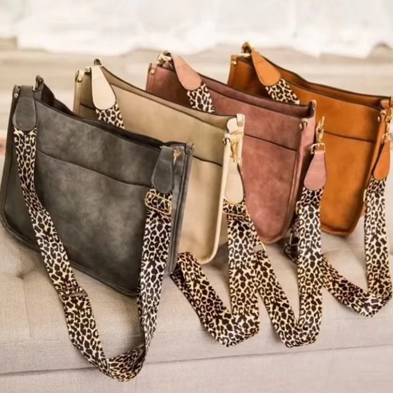 Borsa da spalla femminile in pelle vegana con cintura per chitarra e maniglia singola