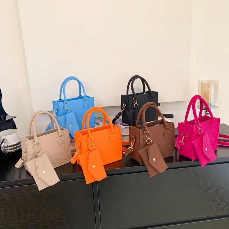 Borsa da spalla in feltro di stile vintage per donne eleganti in materiale leggero